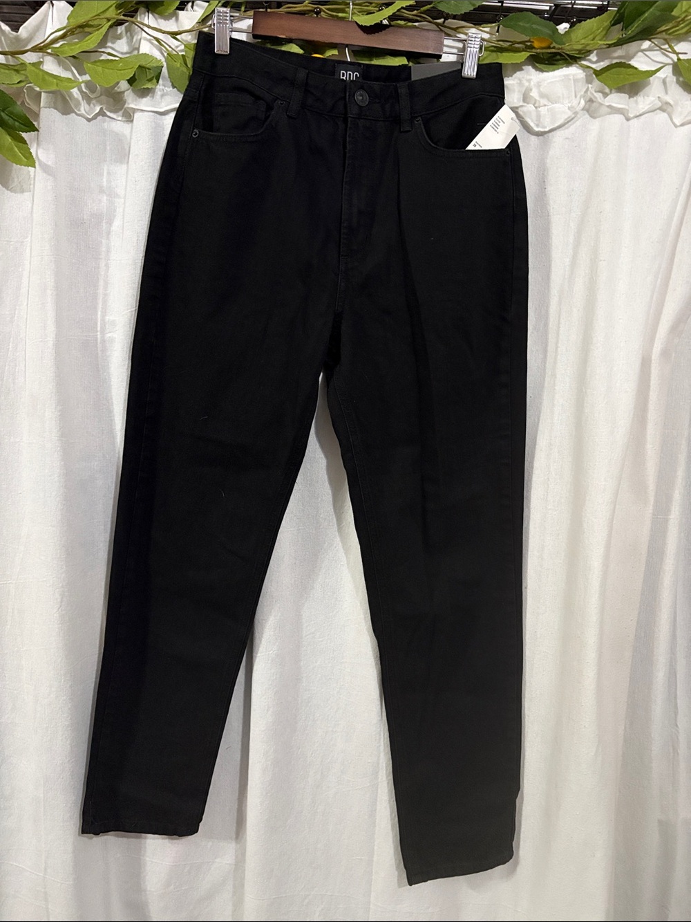 BDG High Waisted Mom Jeans in Washed Black women’s size 29